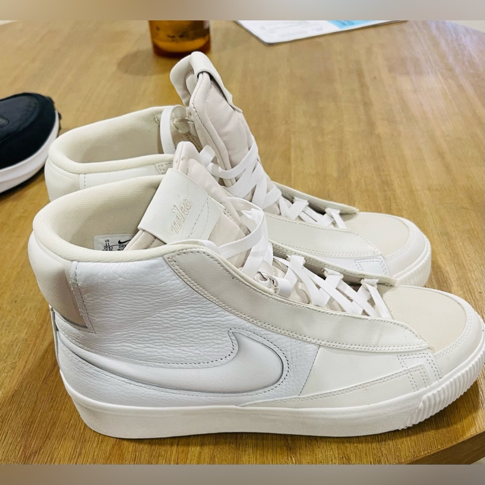 SOLD- Nike Blazers woman’s size 11